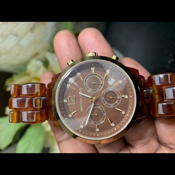 Michael Kors - Picture 1 of 3